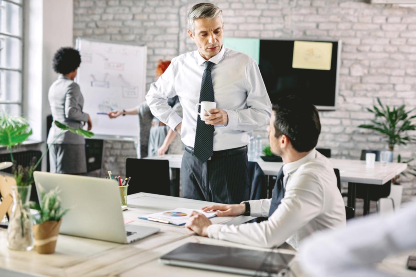 Bureau de conseil financier avec atmosphère chaleureuse